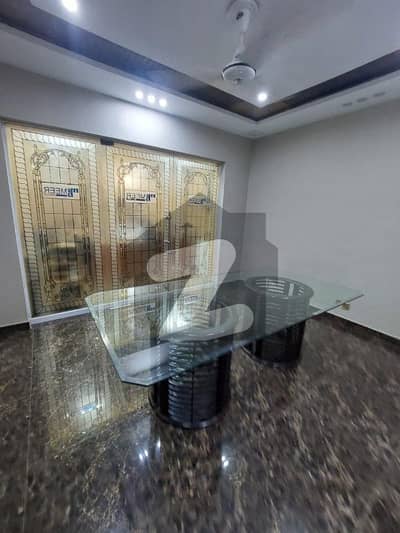 گلبرگ 4 گلبرگ,لاہور میں 4 کمروں کا 15 مرلہ مکان 9.5 کروڑ میں برائے فروخت۔