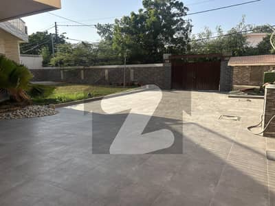 1000 Sq Yards FURNISHED Bungalow For Rent