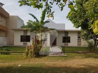 4.5 Kanal Farmhouse With 3 Bed Furnished Single Storey House Available For Sale