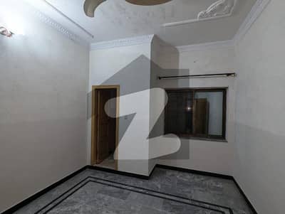 hayatabad phase 1 sector D4 street 27 1room available for female