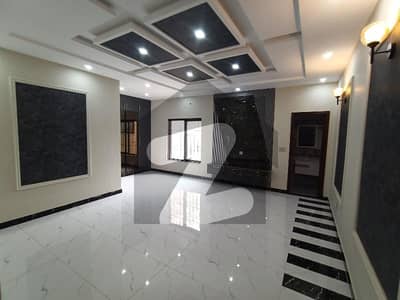 15 MARLA NEW MODERN UPPER PORTION AVAILABLE FOR RENT IN NFC1 WITH GASS