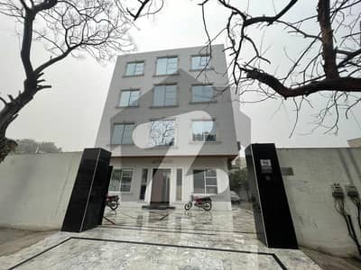 مال روڈ لاہور میں 11 کمروں کا 2 کنال عمارت 20.0 لاکھ میں کرایہ پر دستیاب ہے۔
