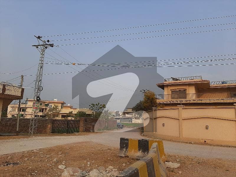 3 Kanal Triple Corner Plot Available For Sale 3 Kanal Triple Corner Plot Available For Sale