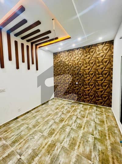 فارمانئیٹس ہاؤسنگ سکیم لاہور میں 3 کمروں کا 3 مرلہ مکان 1.1 کروڑ میں برائے فروخت۔