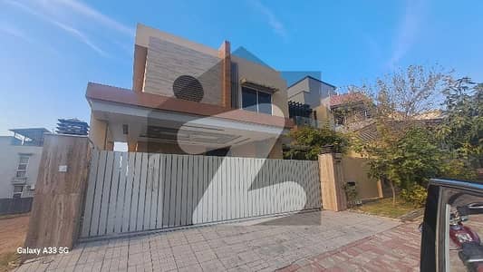 بحریہ ٹاؤن فیز 3 بحریہ ٹاؤن راولپنڈی,راولپنڈی میں 5 کمروں کا 1 کنال مکان 2.5 لاکھ میں کرایہ پر دستیاب ہے۔