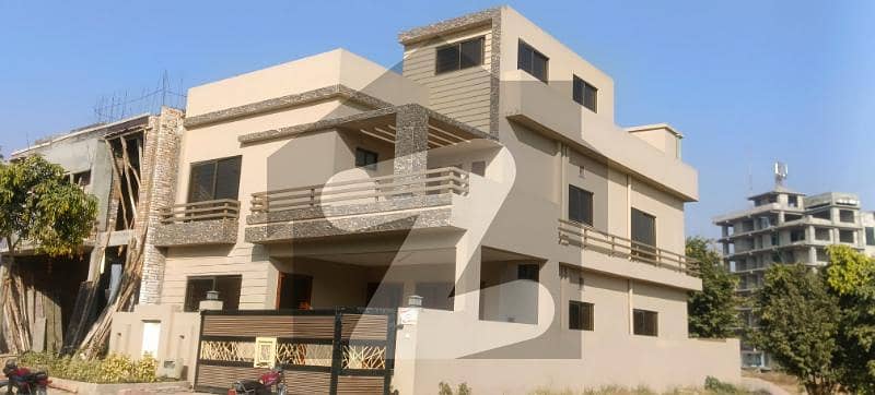 1 Kanal Full House With Basement