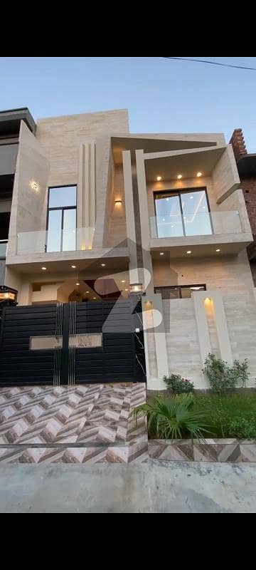 جوبلی ٹاؤن ۔ بلاک ای جوبلی ٹاؤن,لاہور میں 6 کمروں کا 5 مرلہ مکان 2.3 کروڑ میں برائے فروخت۔