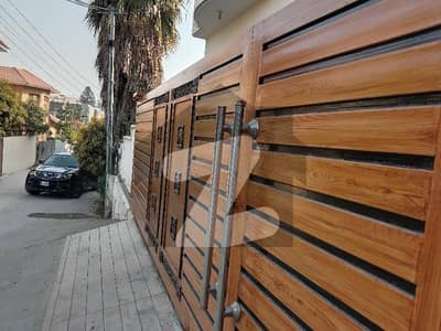 گلستان کالونی راولپنڈی میں 5 کمروں کا 16 مرلہ مکان 4.1 کروڑ میں برائے فروخت۔