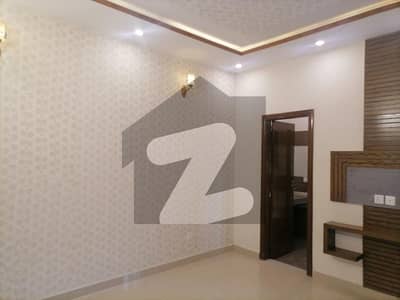 10 Marla House For sale Available In Wapda Town