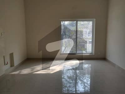 ایف ۔ 11 اسلام آباد میں 4 کمروں کا 1 کنال بالائی پورشن 1.8 لاکھ میں کرایہ پر دستیاب ہے۔
