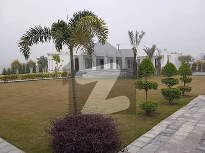 لی گرینز لگژری فارم ہاؤس سوسائٹی بیدیاں روڈ,لاہور میں 2 کمروں کا 8 کنال فارم ہاؤس 5.4 کروڑ میں برائے فروخت۔