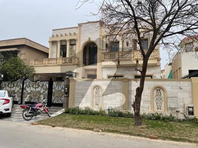 ڈی ایچ اے فیز 8 سابقہ پارک ویو ڈی ایچ اے فیز 8,ڈی ایچ اے ڈیفینس,لاہور میں 6 کمروں کا 1 کنال مکان 13.0 کروڑ میں برائے فروخت۔ ڈی ایچ اے فیز 8 سابقہ پارک ویو ڈی ایچ اے فیز 8,ڈی ایچ اے ڈیفینس,لاہور میں 6 کمروں کا 1 کنال مکان 13.0 کروڑ میں برائے فروخت۔