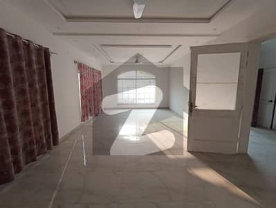 10 Marla corner House available for sale