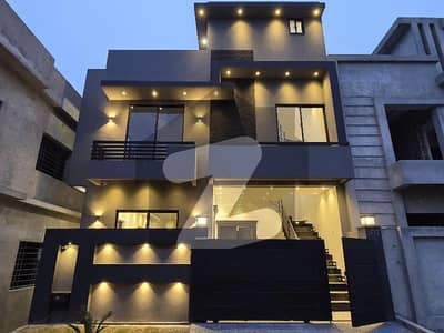 Corner 5 Marla Beautiful House