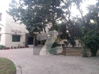 جیل روڈ لاہور میں 5 کمروں کا 7 کنال مکان 10.5 ارب میں برائے فروخت۔
