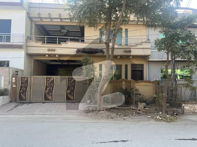 پی ڈبلیو ڈی کالونی راولپنڈی میں 8 کمروں کا 10 مرلہ مکان 3.9 کروڑ میں برائے فروخت۔