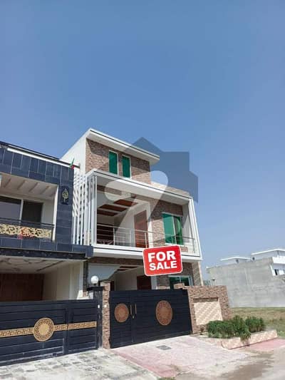 ایئر لائن ایونیو اسلام آباد میں 4 کمروں کا 5 مرلہ مکان 2.1 کروڑ میں برائے فروخت۔