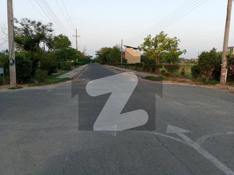 Residential Plot For Grabs In 5 Marla Lahore