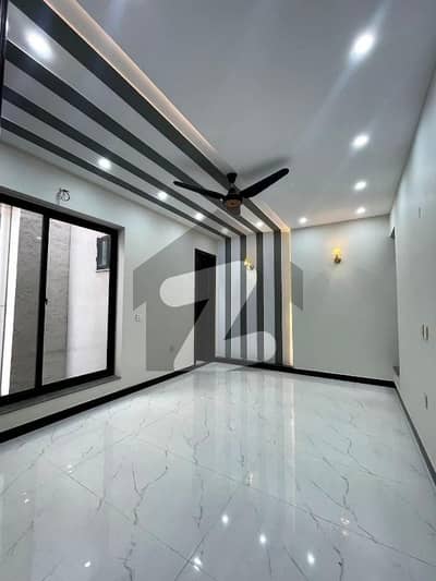 ڈی ایچ اے 11 رہبر فیز 2 ڈی ایچ اے 11 رہبر,لاہور میں 1 کمرے کا 5 مرلہ زیریں پورشن 50.0 ہزار میں کرایہ پر دستیاب ہے۔