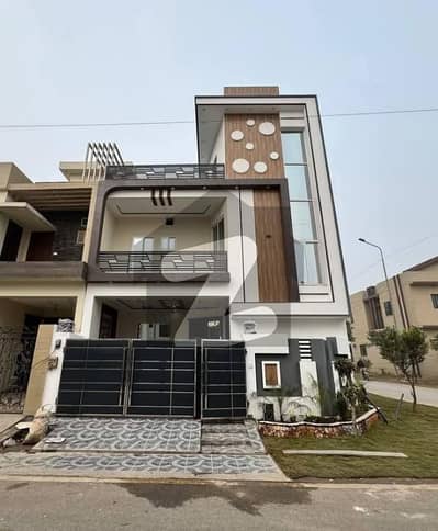 5.25 Marla Corner Designer House with Designer Roof Top for Sale in Tulip Extension Block, Park View City Lahore