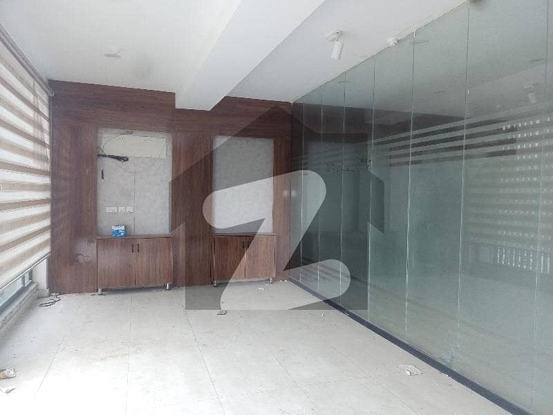 04 MARLA COMMERCIAL FLOOR WITH LIFT AVAILABLE