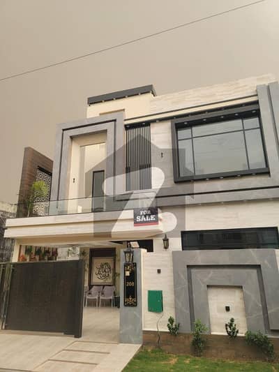 10 Marla Luxury House is Available for Sale in Bahria Town Lahore