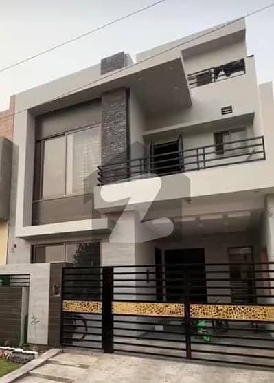 5 Marla Almost New House In Platinum Block Of Park View City Lahore.