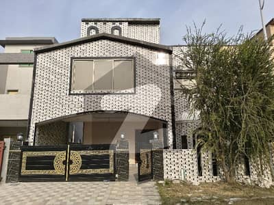 Prime Location Grand City House Sized 10 Marla Is Available