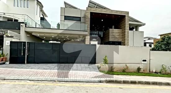 بحریہ ٹاؤن فیز 4 بحریہ ٹاؤن راولپنڈی,راولپنڈی میں 5 کمروں کا 1 کنال مکان 4.3 لاکھ میں کرایہ پر دستیاب ہے۔