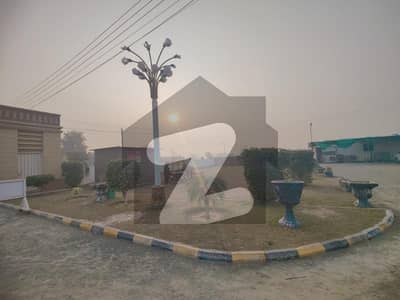 چک 92 / 6R ساہیوال میں 2 مرلہ کمرشل پلاٹ 22.0 لاکھ میں برائے فروخت۔