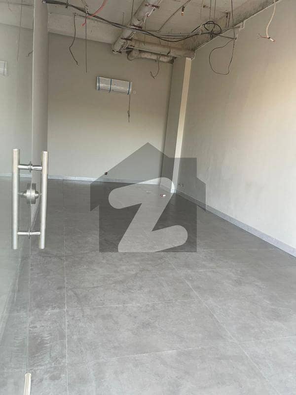 IDEALLY LOCATED FRONT OPEN /POSSESSIONABLE SHOP WITH 365 SQ. FT AVAILABLE FOR SALE