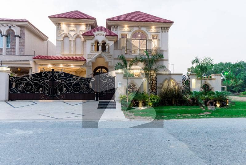 D H A Lahore 1 Kanal Owner Build Stylish House With 100% Original Pics Available For Sale D H A Lahore 1 Kanal Owner Build Stylish House With 100% Original Pics Available For Sale