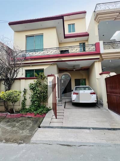 5 Marla Beautiful House Near Park / Masjid Available For Sale