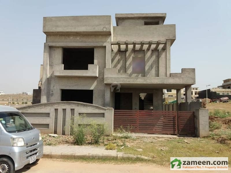 Structure House No 390 For Sale In Bahria Town Phase 8  Block B Street No 17