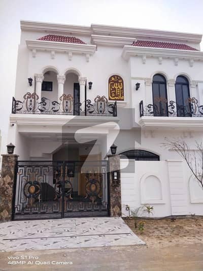 الرزاق رائلز ساہیوال میں 5 کمروں کا 5 مرلہ مکان 1.55 کروڑ میں برائے فروخت۔