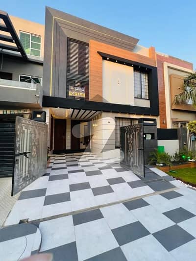 5 Marla Luxury House Is Available For Sale In Bahria Town Lahore