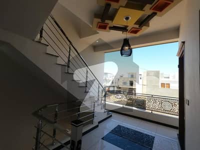 سادی گارڈن - بلاک 1 سعدی گارڈن,سکیم 33,کراچی میں 4 کمروں کا 5 مرلہ مکان 3.3 کروڑ میں برائے فروخت۔