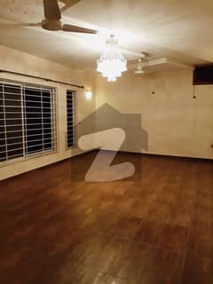 1 Kanal Beautiful 6 Bed Double Unit House Available For Sale Ideal Location E-11