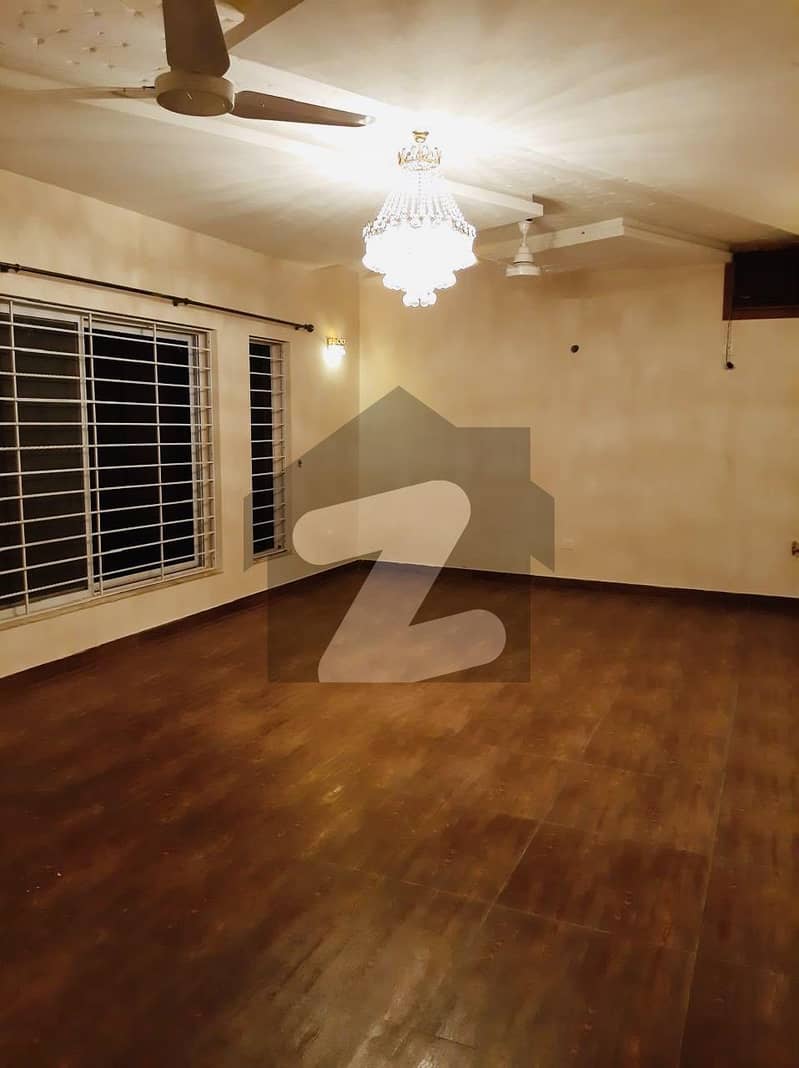 1 Kanal Beautiful 6 Bed Double Unit House Available For Sale Ideal Location E-11 1 Kanal Beautiful 6 Bed Double Unit House Available For Sale Ideal Location E-11