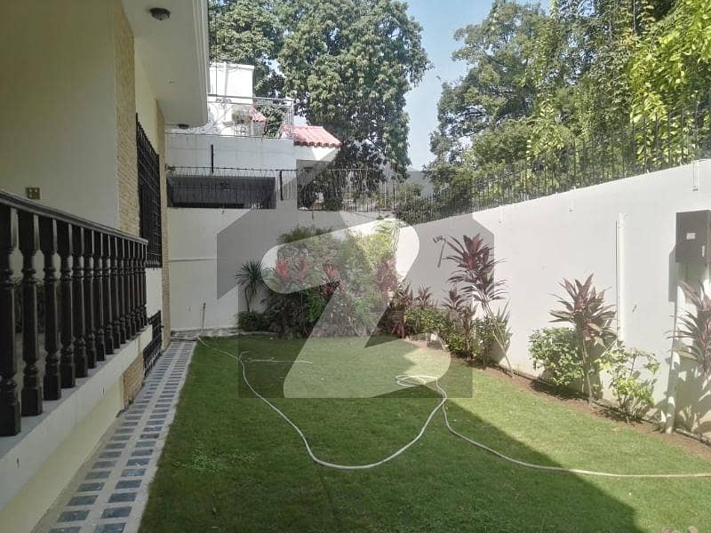 Investor Price Old House Is For SALE In E-7 Investor Price Old House Is For SALE In E-7