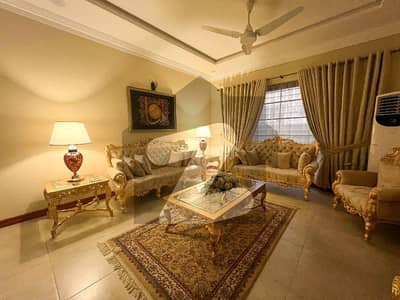 ایف ۔ 10 اسلام آباد میں 10 کمروں کا 2 کنال مکان 33.5 کروڑ میں برائے فروخت۔
