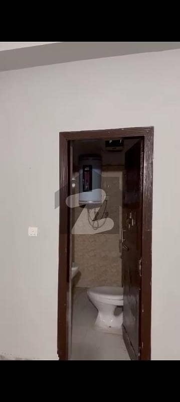 Flat Of 700 Square Feet Available In G-11 Flat Of 700 Square Feet Available In G-11