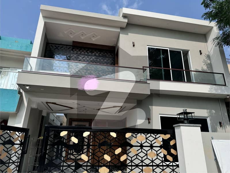 10 Marla Brand New House For Sale