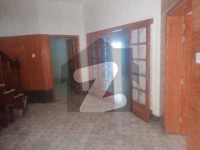 حیات آباد فیز 3 حیات آباد,پشاور میں 7 کمروں کا 1 کنال مکان 2.0 لاکھ میں کرایہ پر دستیاب ہے۔ حیات آباد فیز 3 حیات آباد,پشاور میں 7 کمروں کا 1 کنال مکان 2.0 لاکھ میں کرایہ پر دستیاب ہے۔
