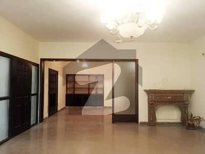 4 Kanal Old House Is For SALE In F-7 Islamabad