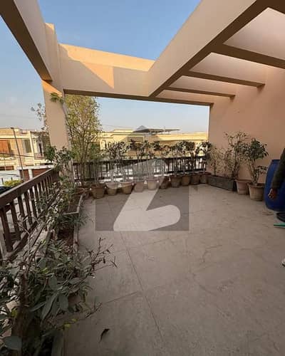 ڈی ایچ اے فیز 6 ڈی ایچ اے ڈیفینس,کراچی میں 5 کمروں کا 1 کنال مکان 4.25 لاکھ میں کرایہ پر دستیاب ہے۔