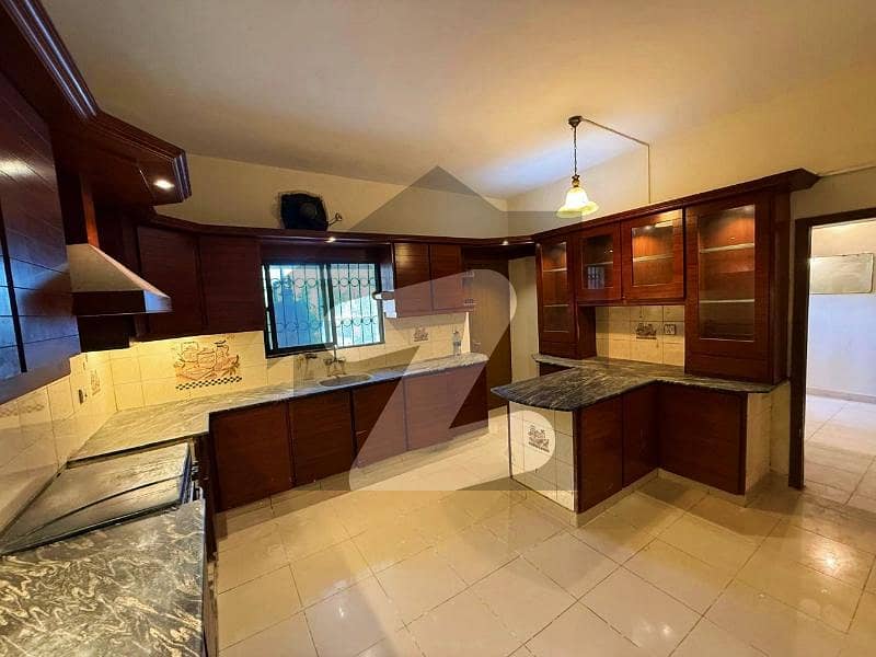 FLAT FOR SALE IN SEA VIEW APARTMENT