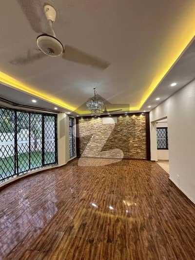 7 Bedroom Full House For Rent Features: 7 Spacious Bedrooms, Modern Kitchen, Luxurious Living Areas, And More