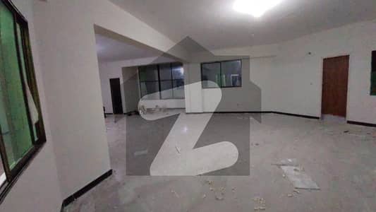 شاہراہِ فیصل کراچی میں 4 کمروں کا 12 مرلہ دفتر 4.5 لاکھ میں کرایہ پر دستیاب ہے۔