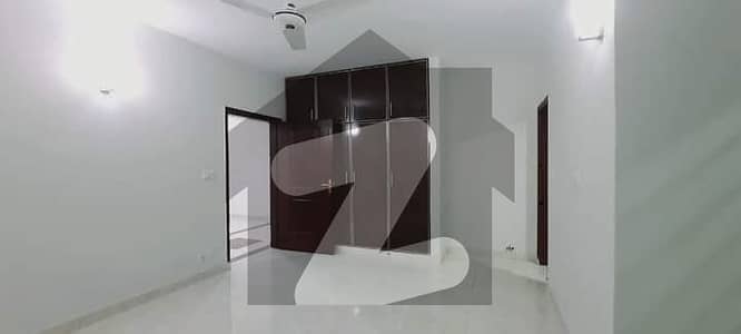 10 MARLA Brand New 3 BED FLAT AVAILABLE FOR RENT IN ASKARI 11 Sec D